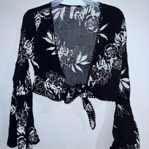 Xhilaration Black and White Floral crop top
